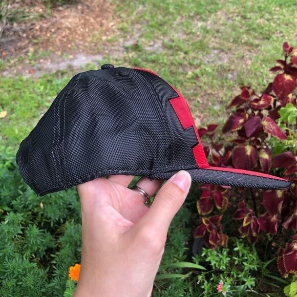 MARVEL Deadpool Snapback Hat Disney - Picture 5 of 10